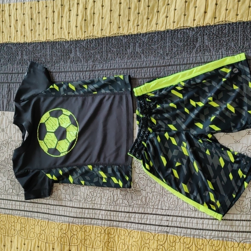 XERSION BOYS TOP AND BOTTOM SHORT SET SIZE 3T